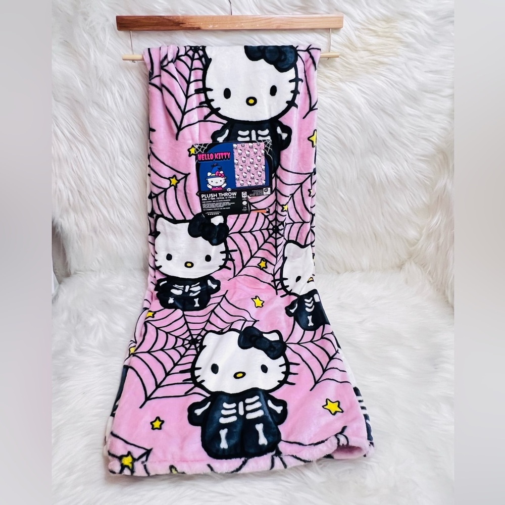Hello Kitty Halloween Throw Blanket